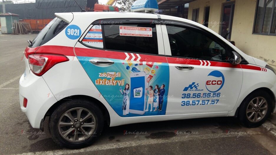 quảng cáo trên xe taxi