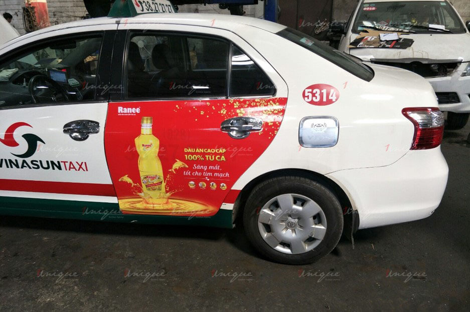 quảng cáo trên taxi cho dầu cá ranee